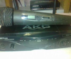 Mikrofon akg sr 400 sa glavom shur beta 58