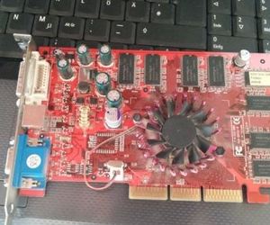 Grafika fx5600 256mb agp