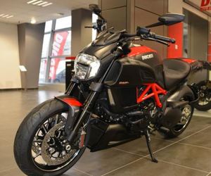 2015 ducati diavel carbon red 